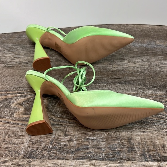 New Nasty Gal Satin Strappy Flared Court Heels -Lime Green Size 7 - Picture 10 of 12